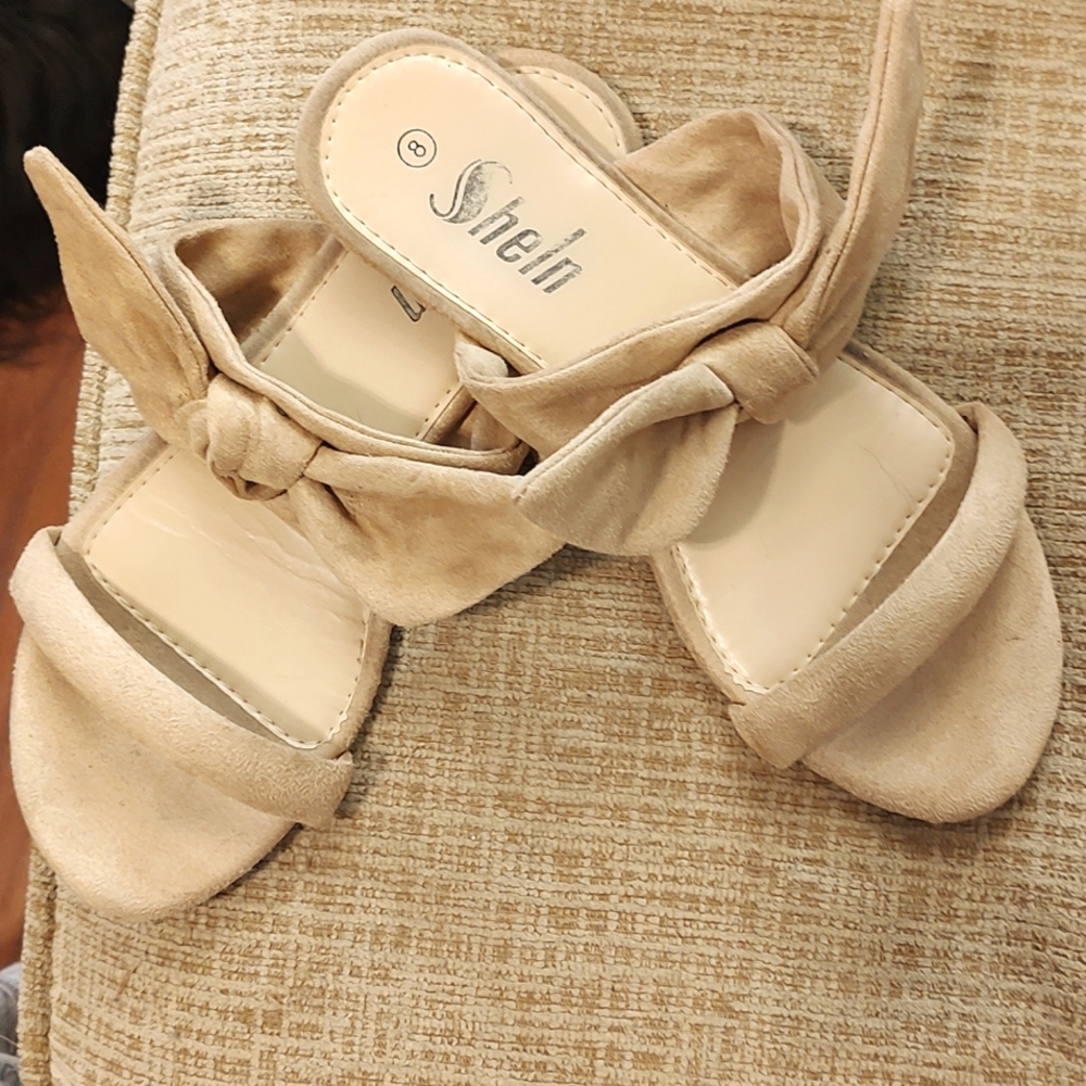 Women's shoes